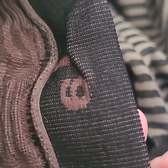 Lululemon In The Flow Crop II Heathered Fatigue Green chevron size 6 - Picture 9 of 9